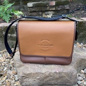 NWOT Coach Thompson Map Bag